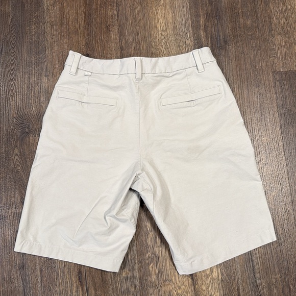 Lulu Lemon Golf Short - Picture 2 of 4